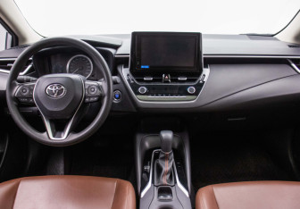 Подержанный автомобиль Toyota Corolla Sedan 2022 года (13 фото)