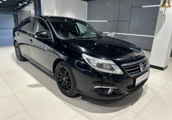 Подержанный автомобиль Renault Latitude 2014 года (3 фото)