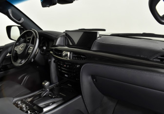 Подержанный автомобиль Lexus LX 2021 года (9 фото)