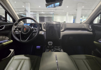 Новый Hongqi HS3 2024 (10 фото)