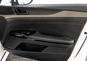 Подержанный автомобиль Kia K5 2020 года (25 фото)