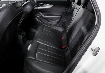 Подержанный автомобиль Audi A4 Sedan 2018 года (10 фото)