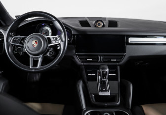 Подержанный автомобиль Porsche Cayenne 2022 года (11 фото)