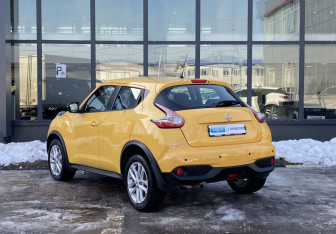 Подержанный автомобиль Nissan Juke 2017 года (7 фото)