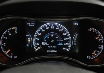 Подержанный автомобиль Jeep Grand Cherokee 2014 года (12 фото)