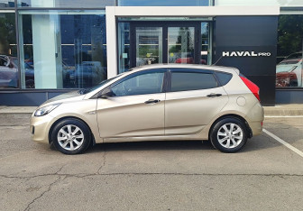 Подержанный автомобиль Hyundai Solaris Hatchback 2014 года (8 фото)