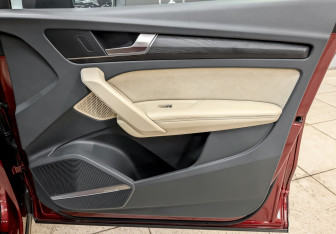 Подержанный автомобиль Audi Q5 2019 года (25 фото)