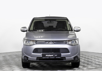Подержанный автомобиль Mitsubishi Outlander 2013 года (2 фото)