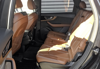 Подержанный автомобиль Audi Q7 2017 года (12 фото)
