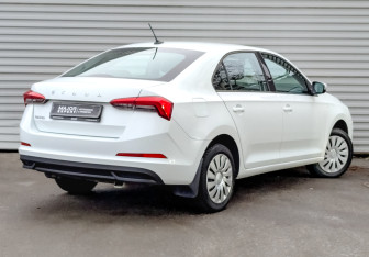 Подержанный автомобиль Skoda Rapid Liftback 2021 года (5 фото)