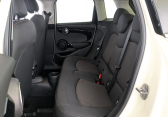 Подержанный автомобиль MINI Hatch 2019 года (10 фото)