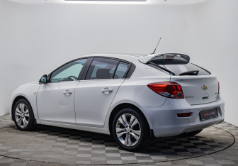 Подержанный автомобиль Chevrolet Cruze Hatchback 2013 года (3 фото)