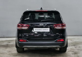 Подержанный автомобиль Kia Sorento 2016 года (6 фото)