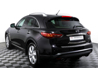 Подержанный автомобиль Infiniti QX70 2015 года (7 фото)