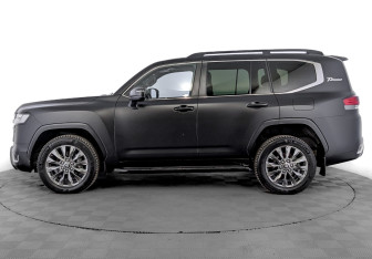 Подержанный автомобиль Toyota Land Cruiser Suv 2021 года (8 фото)