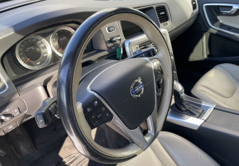 Подержанный автомобиль Volvo S60 2012 года (13 фото)