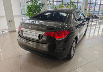 Подержанный автомобиль Citroen C4 Sedan 2013 года (5 фото)