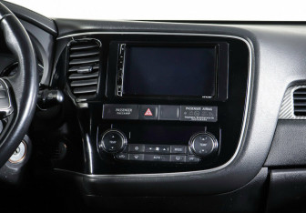 Подержанный автомобиль Mitsubishi Outlander 2017 года (15 фото)