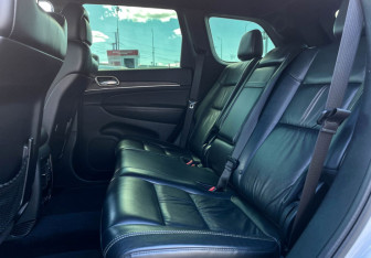 Подержанный автомобиль Jeep Grand Cherokee 2016 года (10 фото)