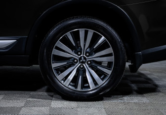 Подержанный автомобиль Mitsubishi Outlander 2019 года (15 фото)