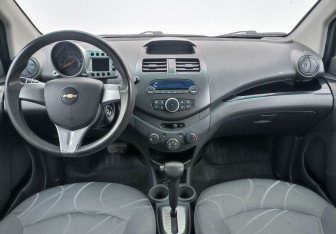 Подержанный автомобиль Chevrolet Spark 2013 года (12 фото)