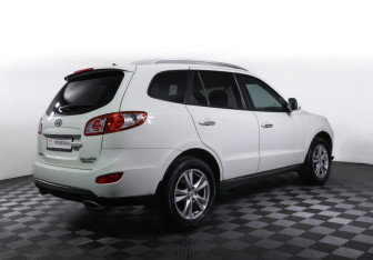 Подержанный автомобиль Hyundai Santa Fe 2010 года (5 фото)