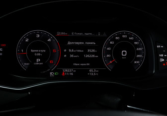 Подержанный автомобиль Audi Q8 2019 года (11 фото)