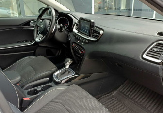 Подержанный автомобиль Kia Ceed Wagon 2019 года (28 фото)