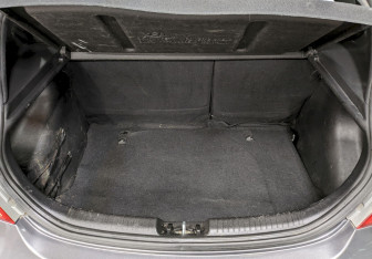 Подержанный автомобиль Hyundai Solaris Hatchback 2012 года (10 фото)