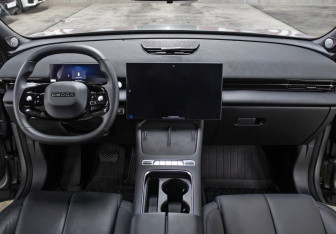 Подержанный автомобиль Omoda C7 2025 года (15 фото)