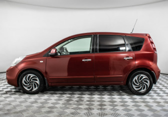 Подержанный автомобиль Nissan Note 2011 года (8 фото)