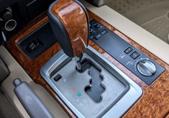 Подержанный автомобиль Toyota Land Cruiser Suv 2014 года (17 фото)