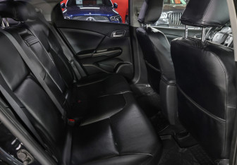 Подержанный автомобиль Honda Civic Hatchback 2012 года (11 фото)