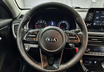 Подержанный автомобиль Kia Seltos 2021 года (12 фото)