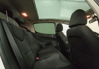 Подержанный автомобиль Peugeot 308 Hatchback 2012 года (13 фото)