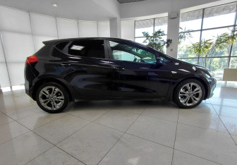 Подержанный автомобиль Kia Ceed Hatchback 2012 года (4 фото)