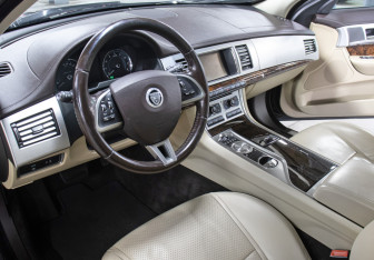 Подержанный автомобиль Jaguar XF Sedan 2011 года (16 фото)