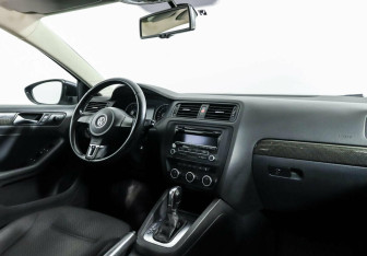 Подержанный автомобиль Volkswagen Jetta Sedan 2012 года (5 фото)