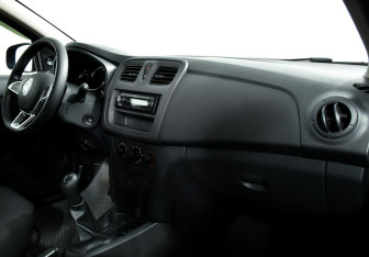 Подержанный автомобиль Renault Sandero 2020 года (8 фото)