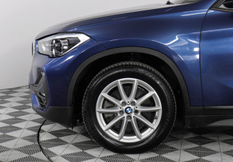 Подержанный автомобиль BMW X1 2020 года (8 фото)