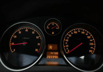 Подержанный автомобиль Opel Astra Sedan 2008 года (15 фото)