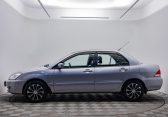 Подержанный автомобиль Mitsubishi Lancer Sedan 2007 года (8 фото)
