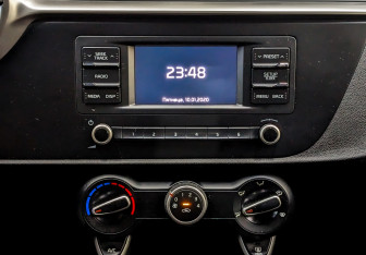 Подержанный автомобиль Kia Rio Hatchback 2021 года (15 фото)