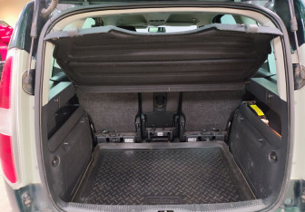 Подержанный автомобиль Skoda Roomster 2011 года (12 фото)