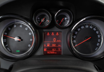 Подержанный автомобиль Opel Mokka 2013 года (12 фото)