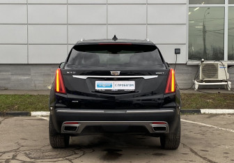 Подержанный автомобиль Cadillac XT5 2021 года (6 фото)
