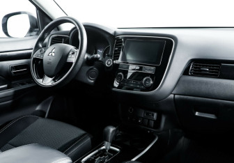 Подержанный автомобиль Mitsubishi Outlander 2018 года (8 фото)