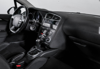 Подержанный автомобиль Citroen C4 Hatchback 2012 года (9 фото)
