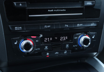 Подержанный автомобиль Audi Q5 2012 года (16 фото)