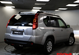 Подержанный автомобиль Nissan X-Trail 2008 года (20 фото)